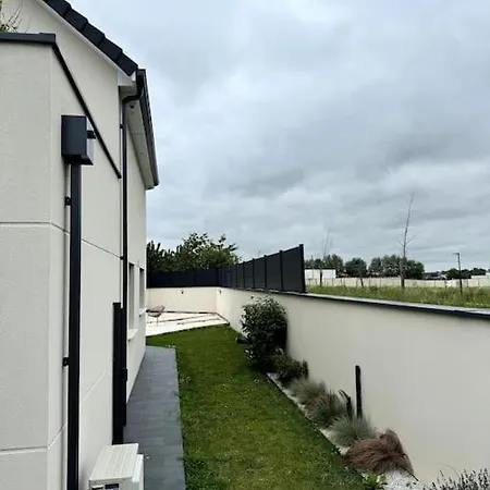Belle Maison Avec Piscine Chauffee Sans Vis-a-vis Σπίτι διακοπών *