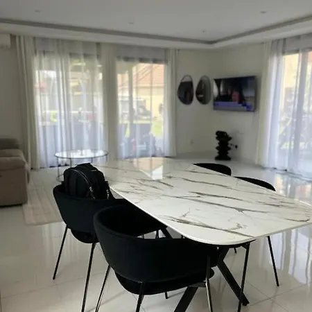 Belle Maison Avec Piscine Chauffee Sans Vis-a-vis Σπίτι διακοπών *