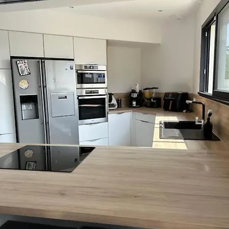 Belle Maison Avec Piscine Chauffee Sans Vis-a-vis