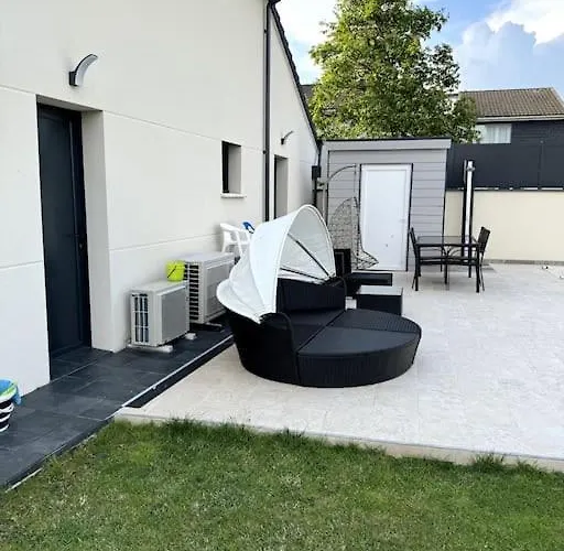 Belle Maison Avec Piscine Chauffee Sans Vis-a-vis *