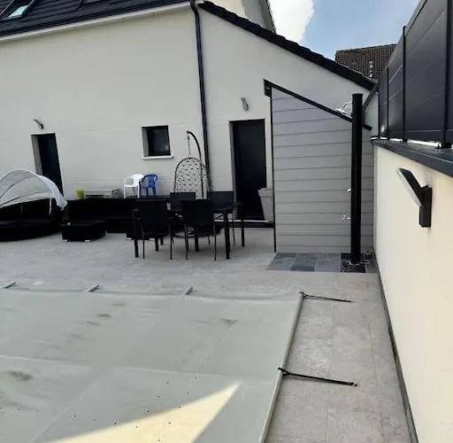 Belle Maison Avec Piscine Chauffee Sans Vis-a-vis 度假居 *